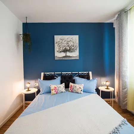 Ahsante Apartment